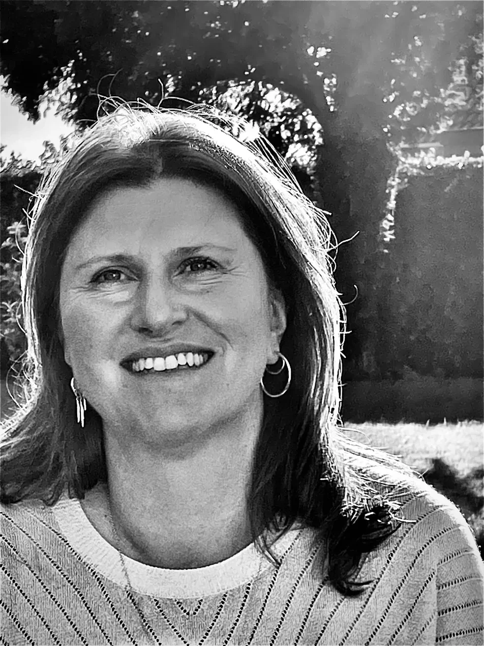 Maria Aspegren udendørs i modlys